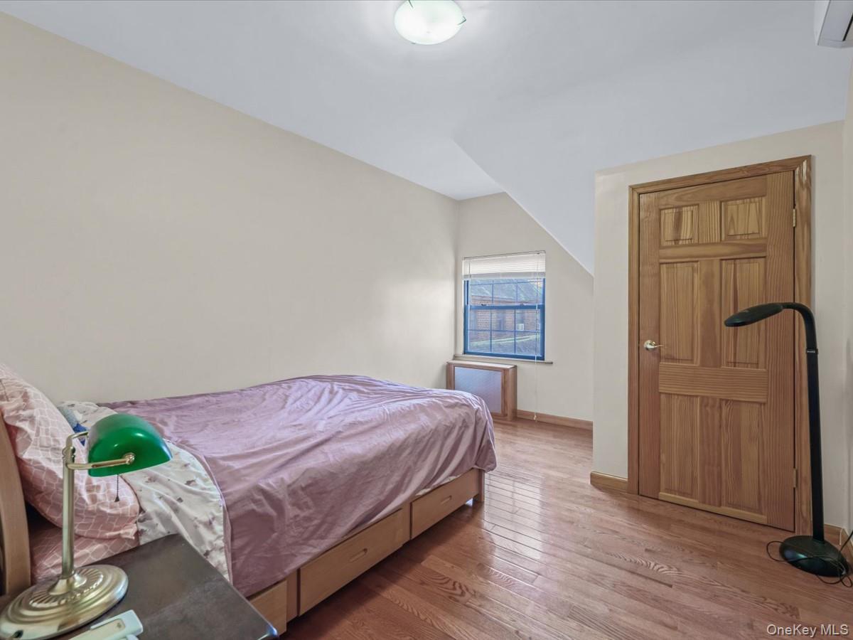 Single Family 75th  Queens, NY 11375, MLS-951103-14