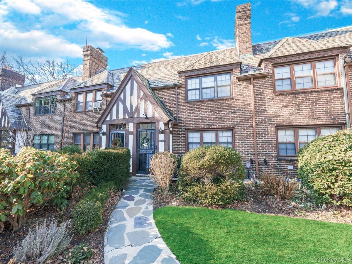 Single Family 75th  Queens, NY 11375, MLS-951103-2