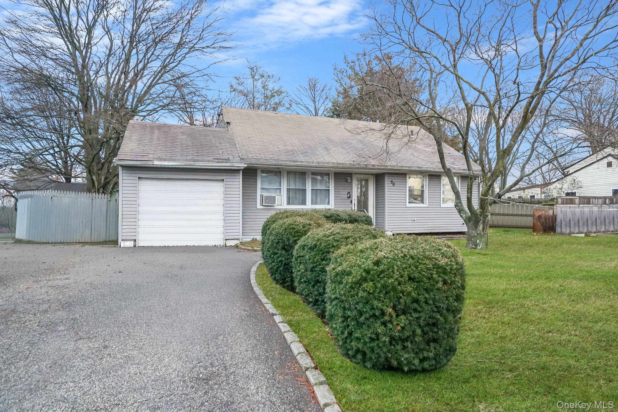 Single Family Meadowbrook  Suffolk County, NY 11717, MLS-951107-2