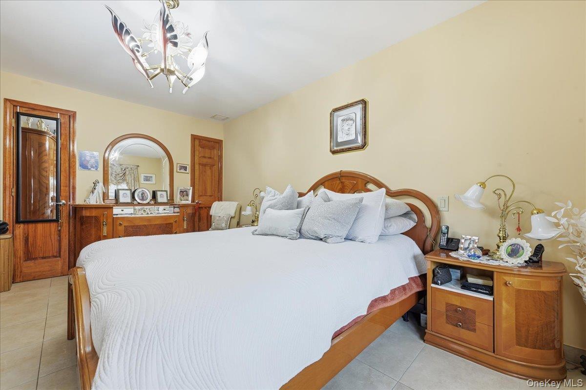 Single Family 77th  Queens, NY 11379, MLS-951155-16