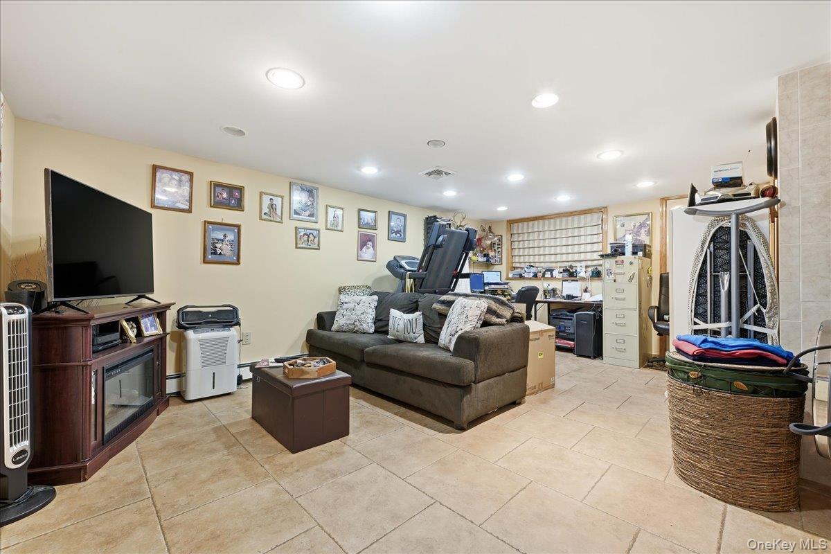 Single Family 77th  Queens, NY 11379, MLS-951155-20