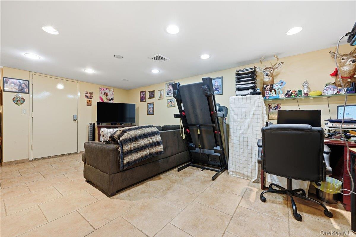 Single Family 77th  Queens, NY 11379, MLS-951155-21