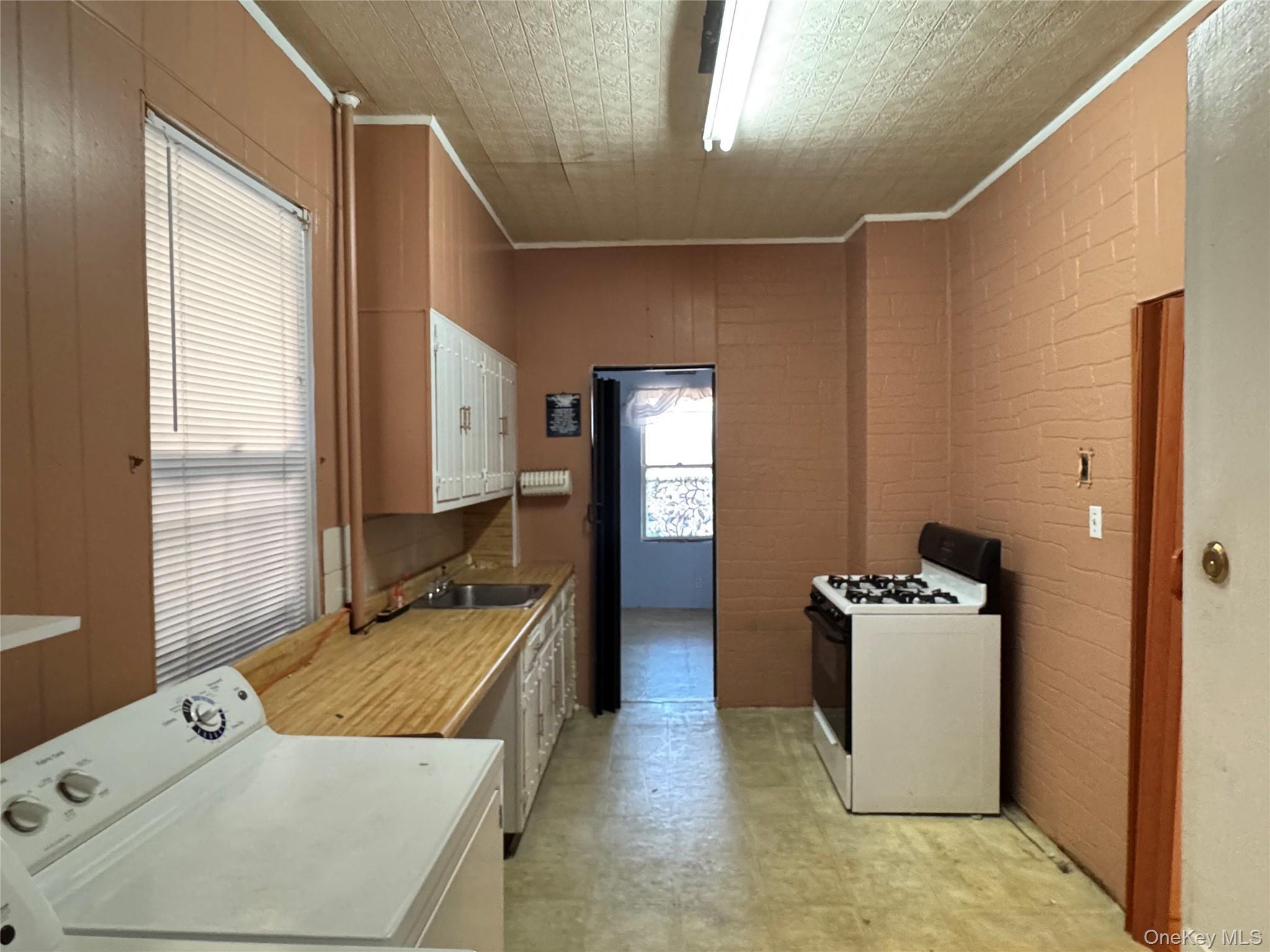 Single Family 65th  Queens, NY 11377, MLS-951207-16