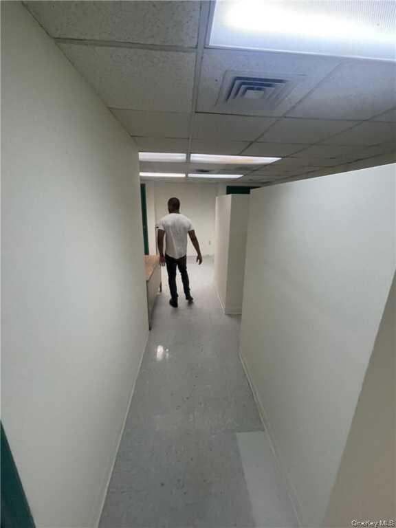 Commercial Lease E Tremont  Bronx, NY 10460, MLS-951297-11