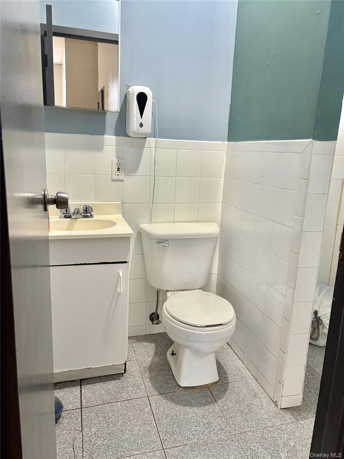 Commercial Lease Borden Ave  Queens, NY 11101, MLS-951345-2