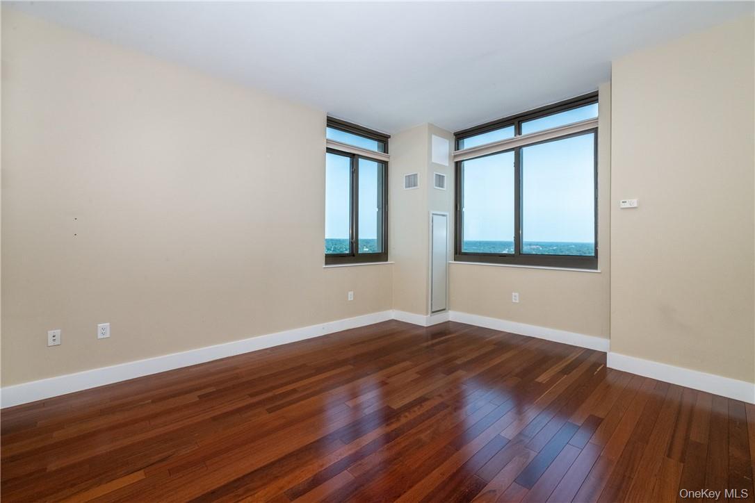 Condo Huguenot  Westchester County, NY 10801, MLS-951384-16