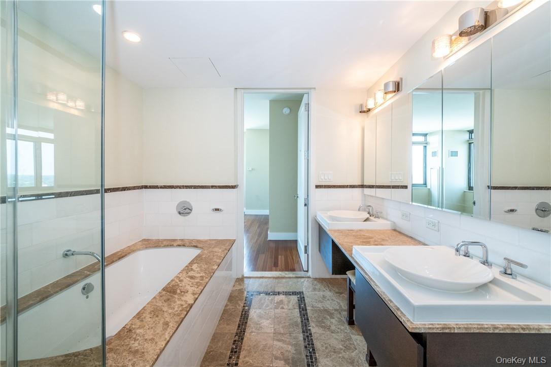 Condo Huguenot  Westchester County, NY 10801, MLS-951384-20