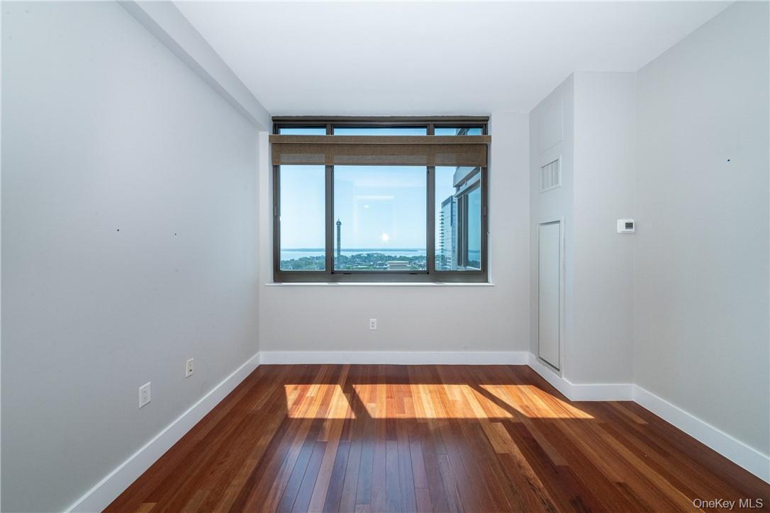 Condo Huguenot  Westchester County, NY 10801, MLS-951384-21