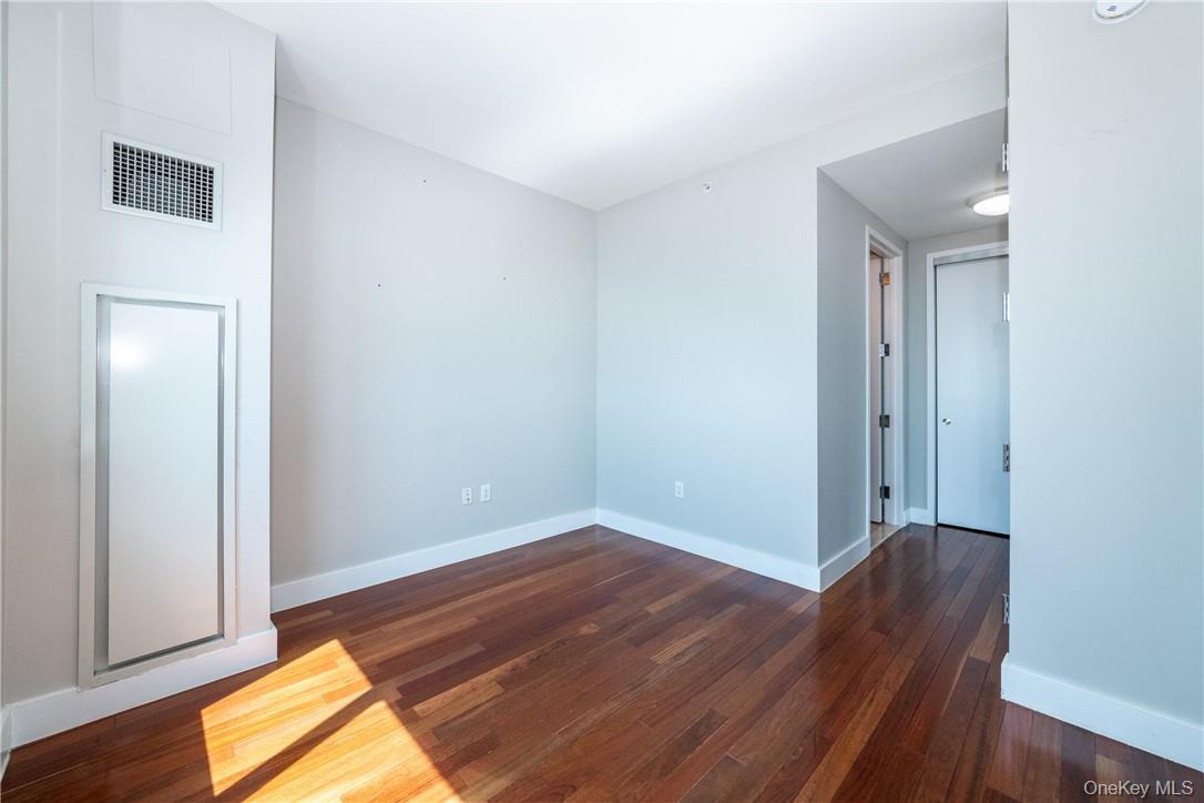 Condo Huguenot  Westchester County, NY 10801, MLS-951384-23