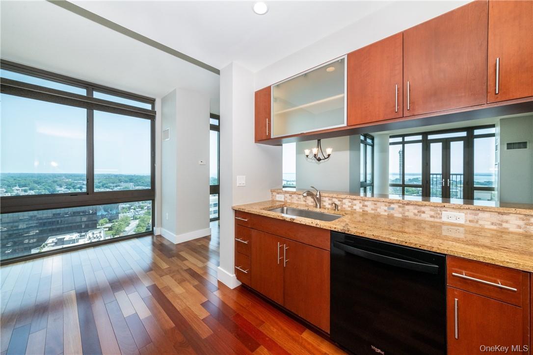 Condo Huguenot  Westchester County, NY 10801, MLS-951384-3