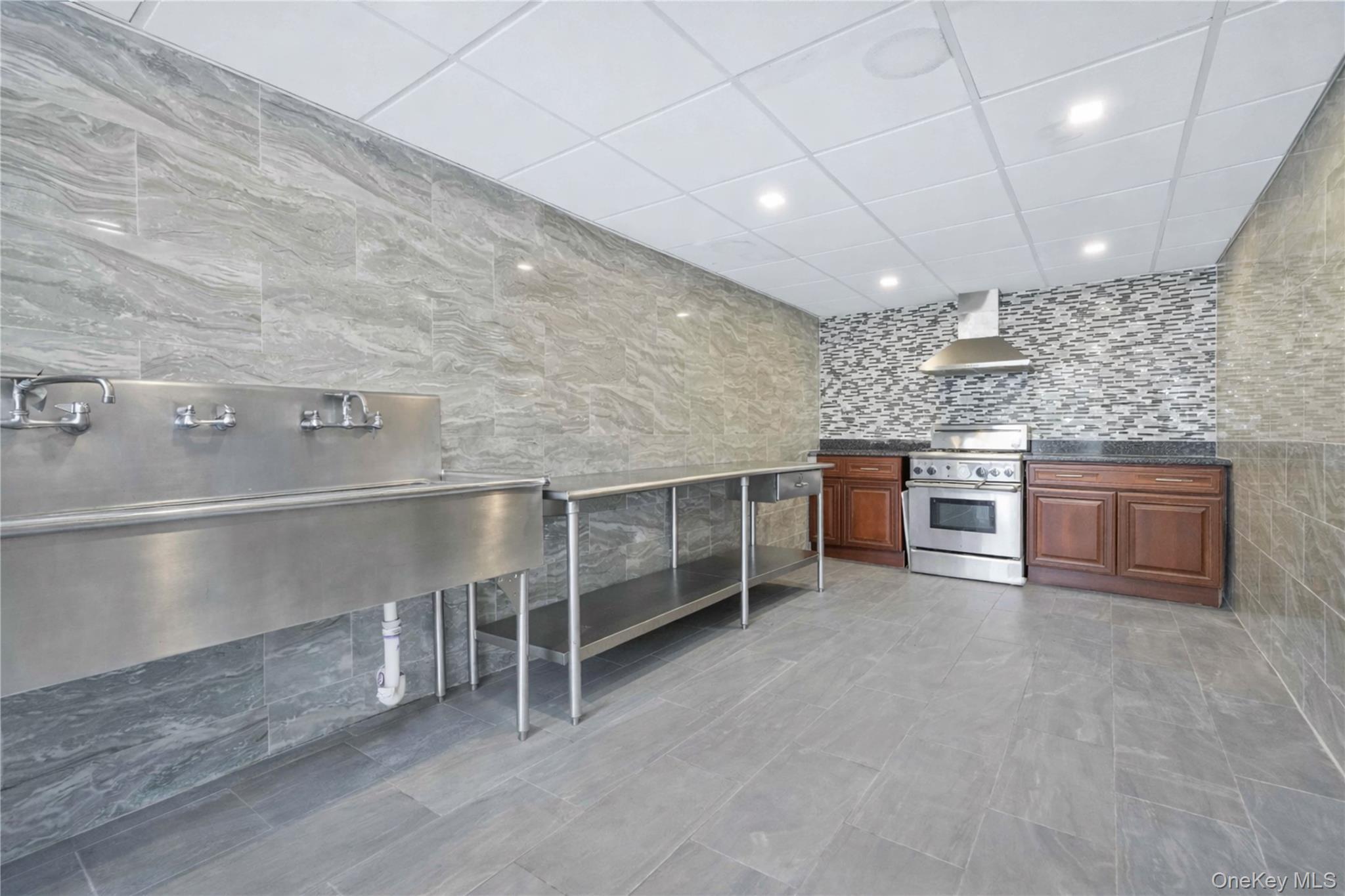 Single Family Morgan Bronx, NY 10469, MLS-951446-10