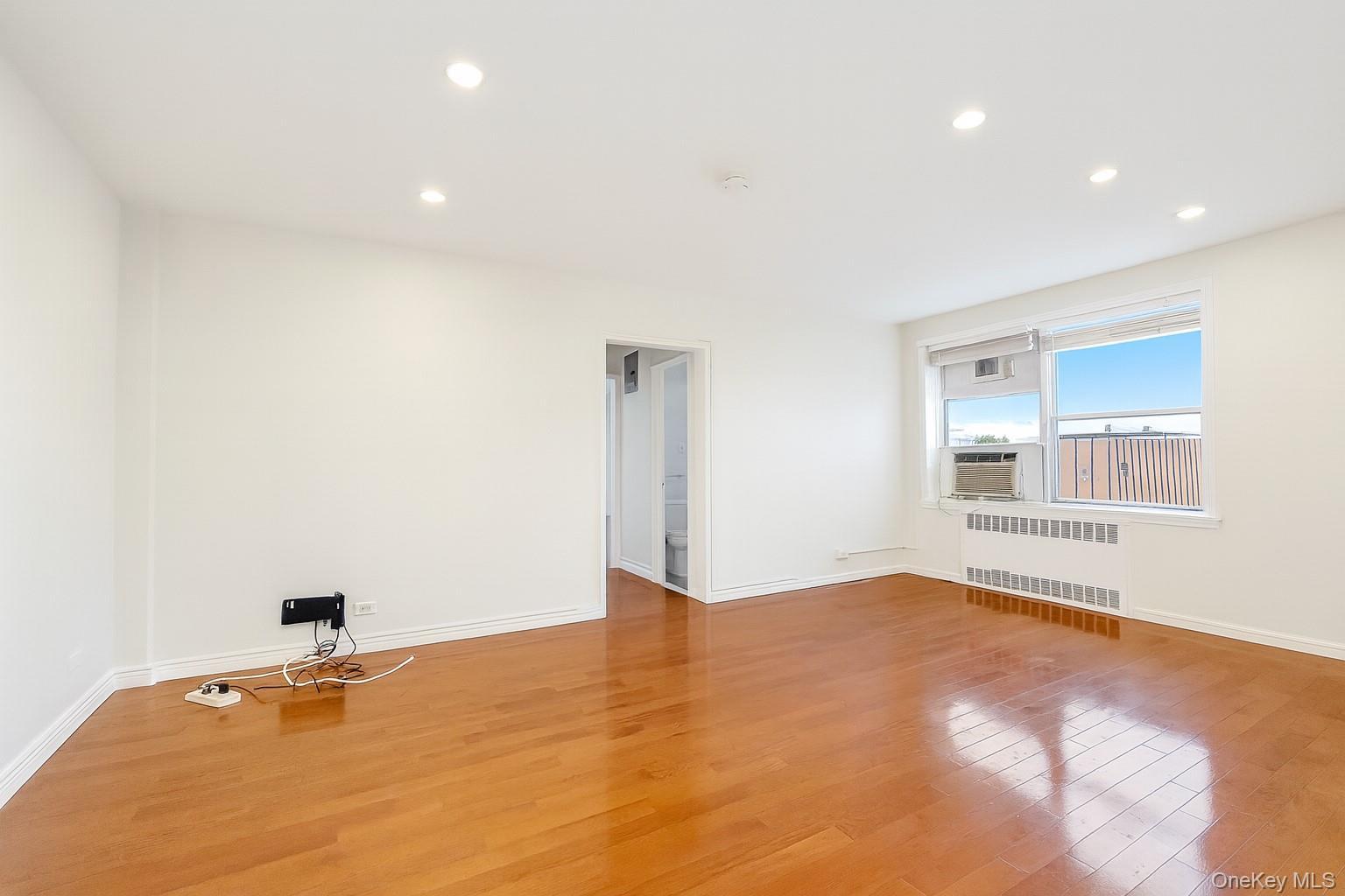 Apartment 38th  Queens, NY 11354, MLS-951454-7