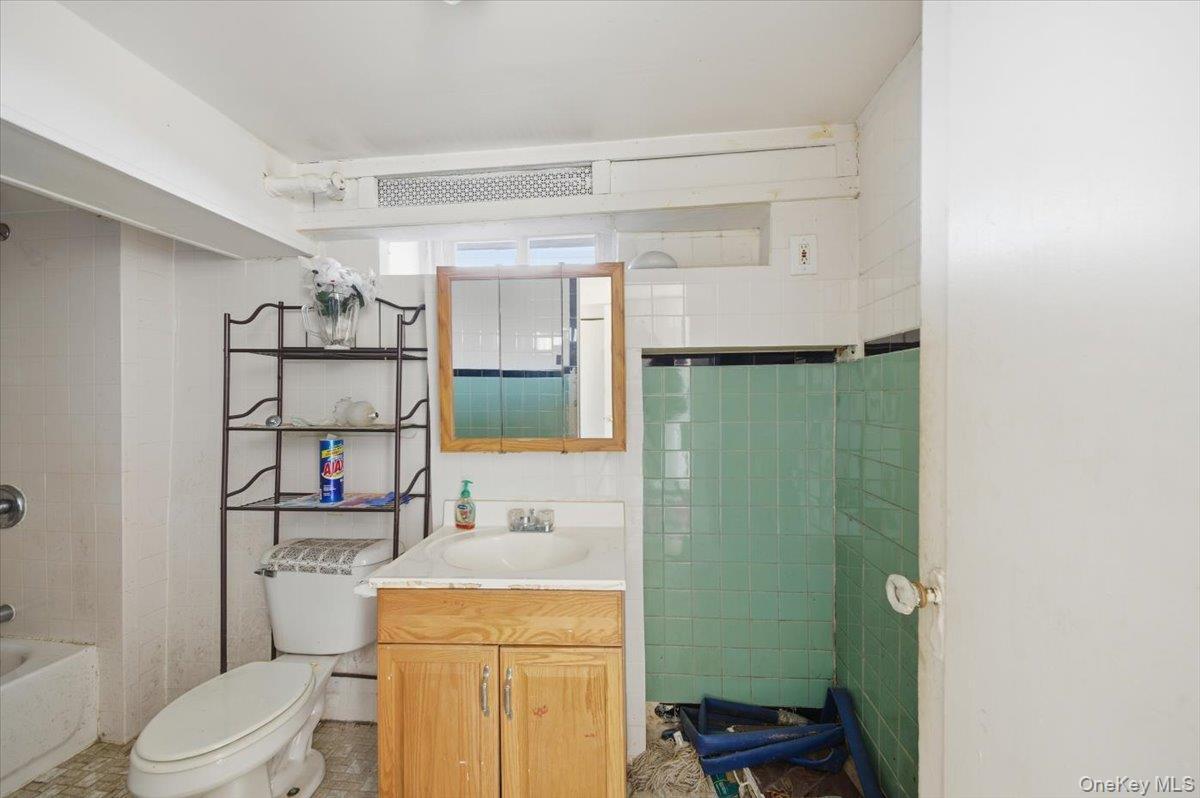 Single Family Woodhull  Bronx, NY 10469, MLS-951494-23