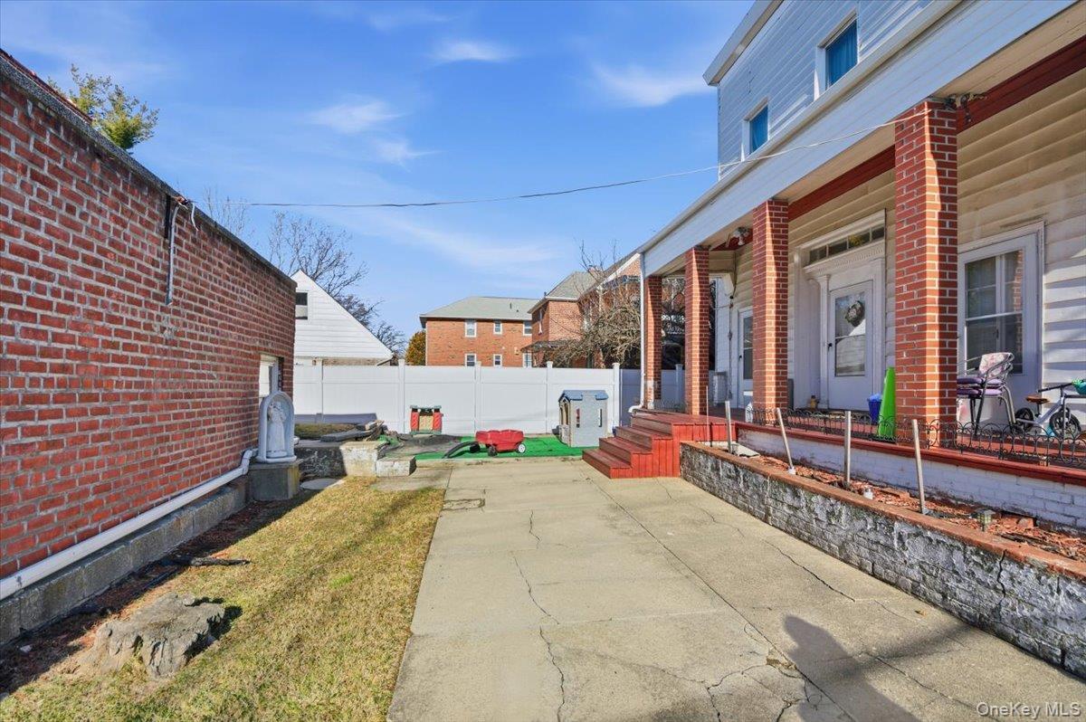 Single Family Woodhull  Bronx, NY 10469, MLS-951494-28