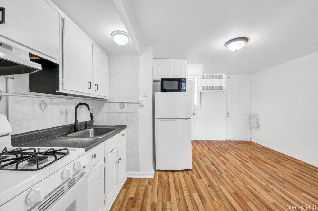 Single Family Kings  Brooklyn, NY 11234, MLS-951520-32