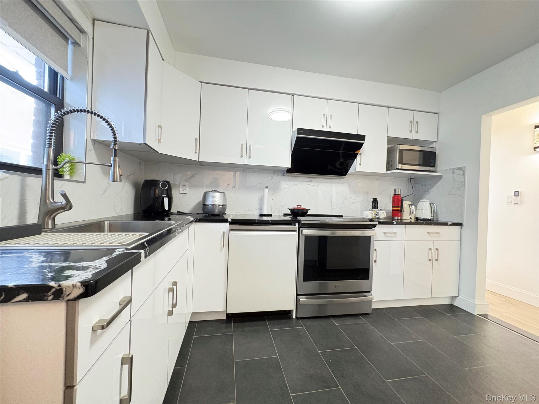 Single Family Morgan  Queens, NY 11363, MLS-951715-12