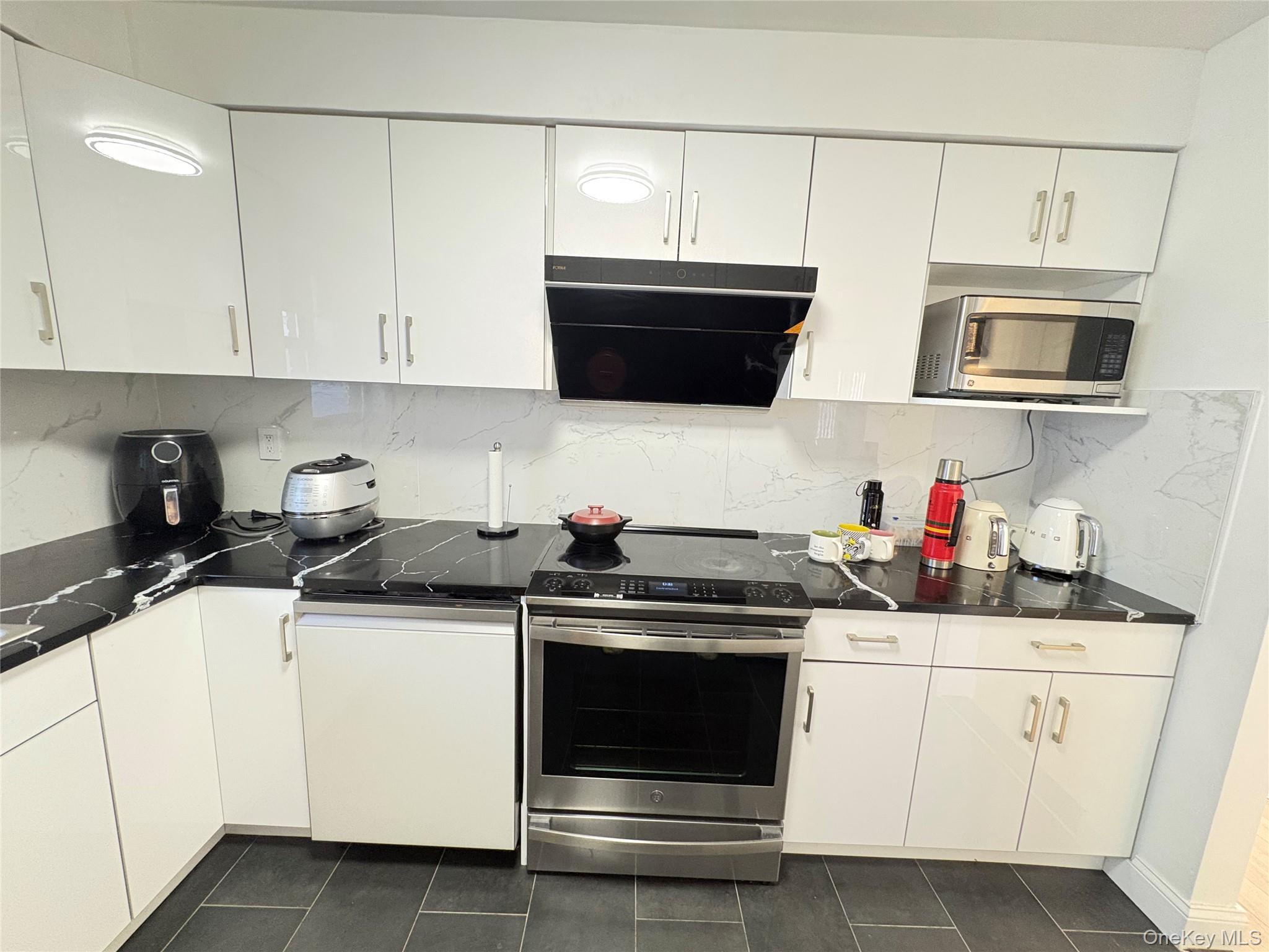 Single Family Morgan  Queens, NY 11363, MLS-951715-14