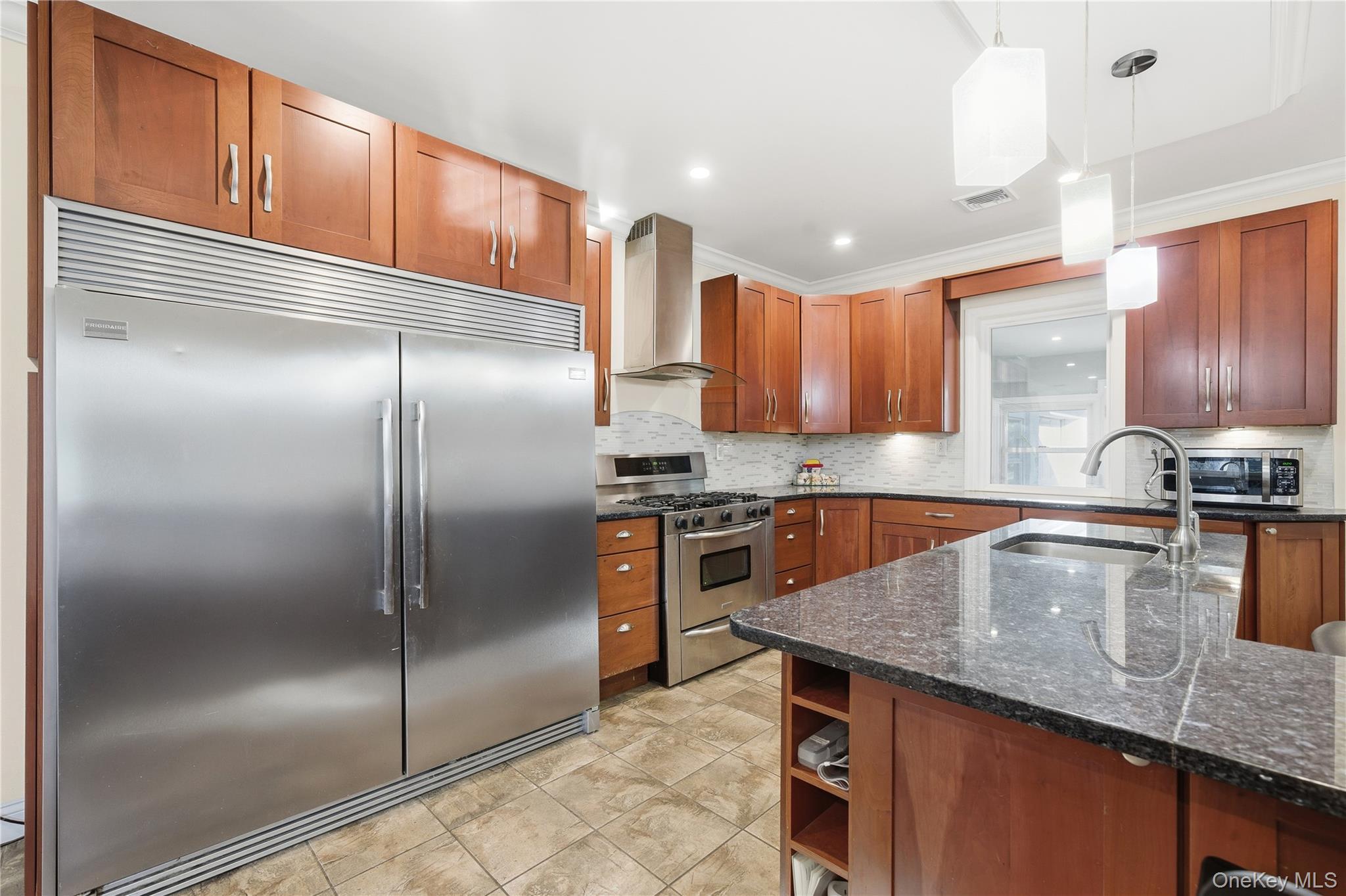 Single Family Side Suffolk County, NY 11792, MLS-951735-10