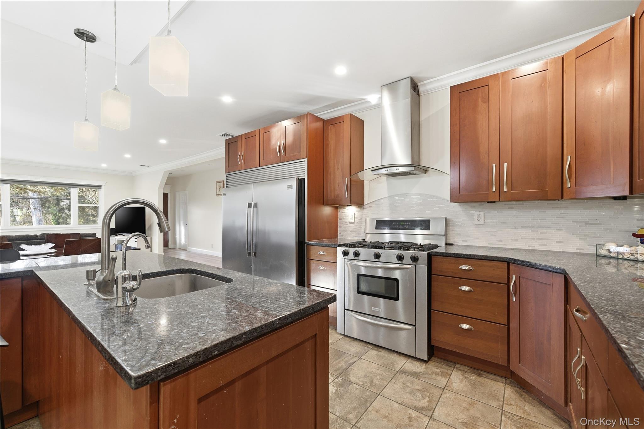 Single Family Side Suffolk County, NY 11792, MLS-951735-12