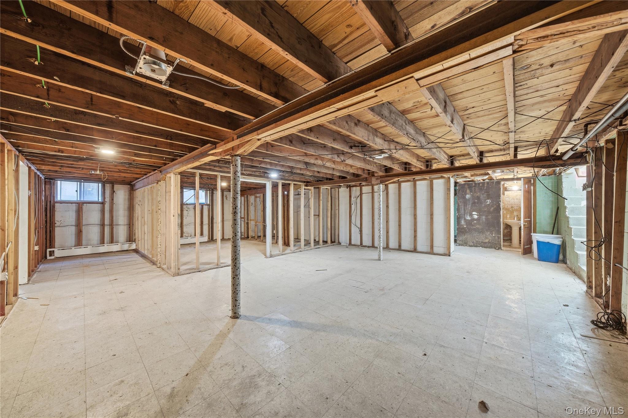 Single Family Side Suffolk County, NY 11792, MLS-951735-18