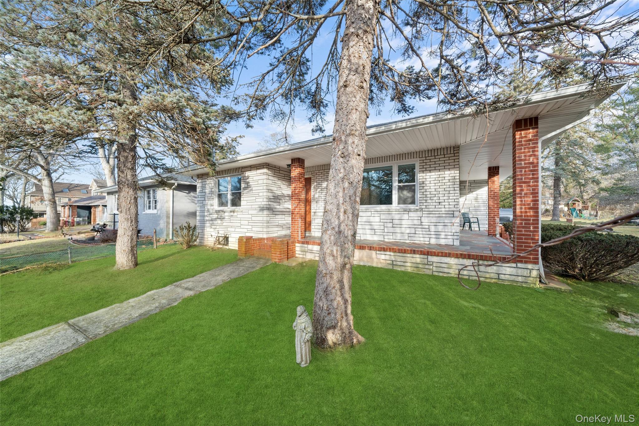 Single Family Side Suffolk County, NY 11792, MLS-951735-2