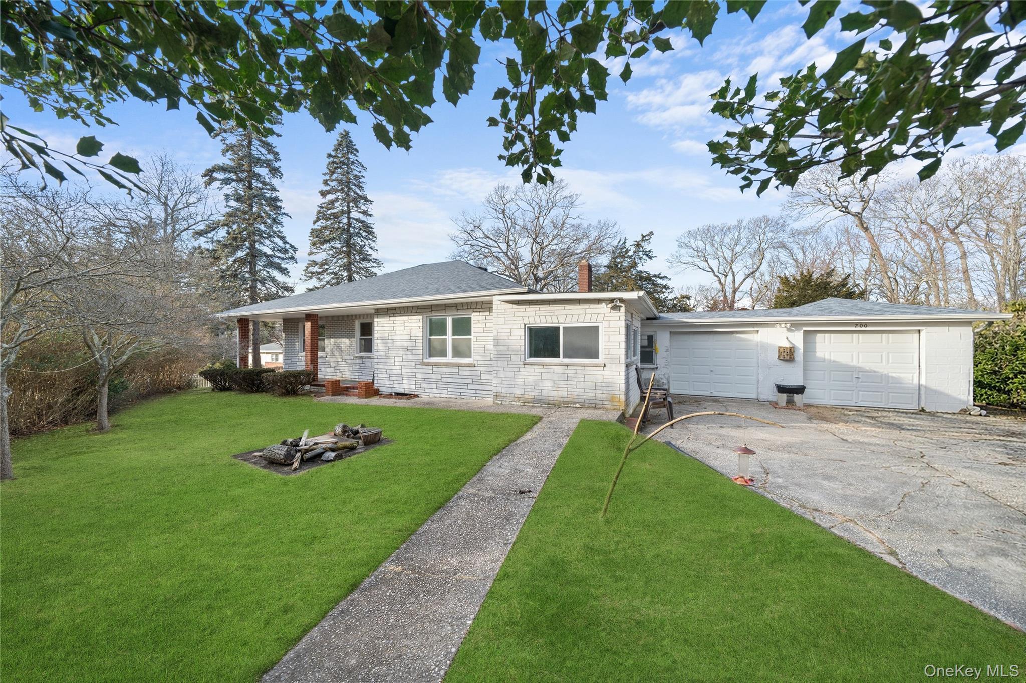 Single Family Side Suffolk County, NY 11792, MLS-951735-20