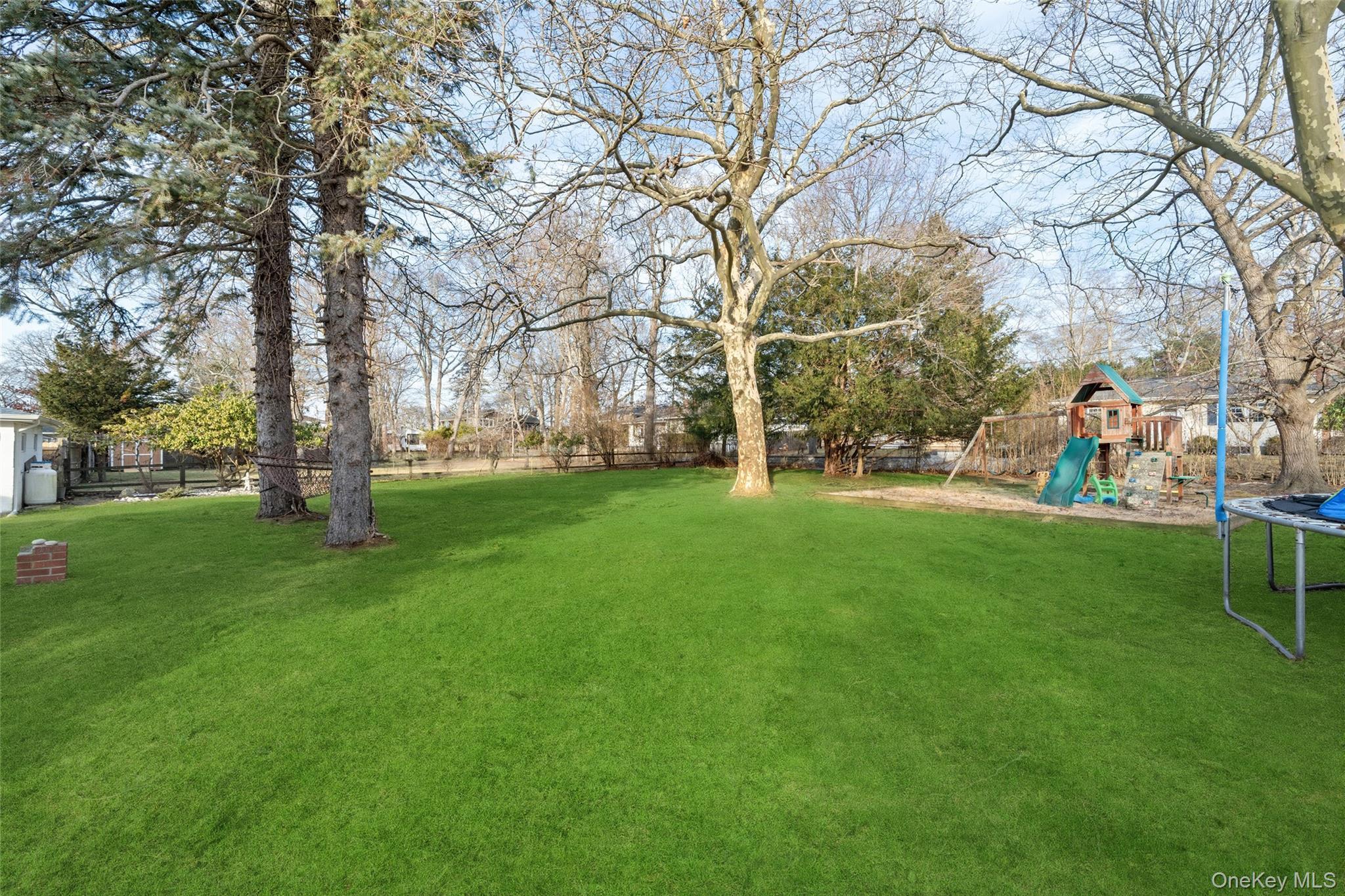 Single Family Side Suffolk County, NY 11792, MLS-951735-21