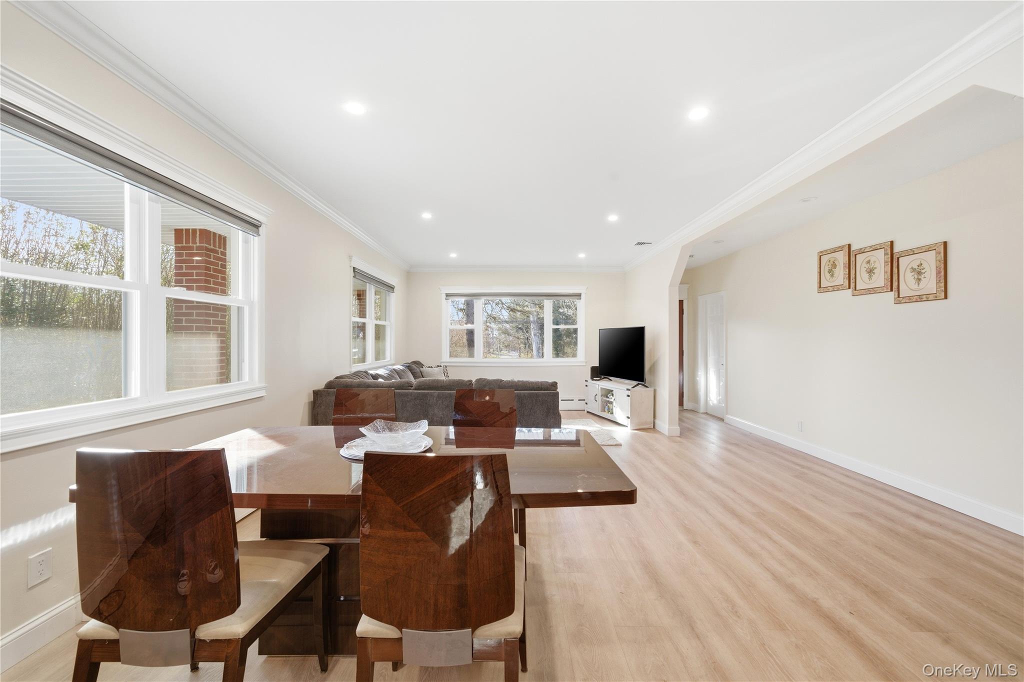 Single Family Side Suffolk County, NY 11792, MLS-951735-6