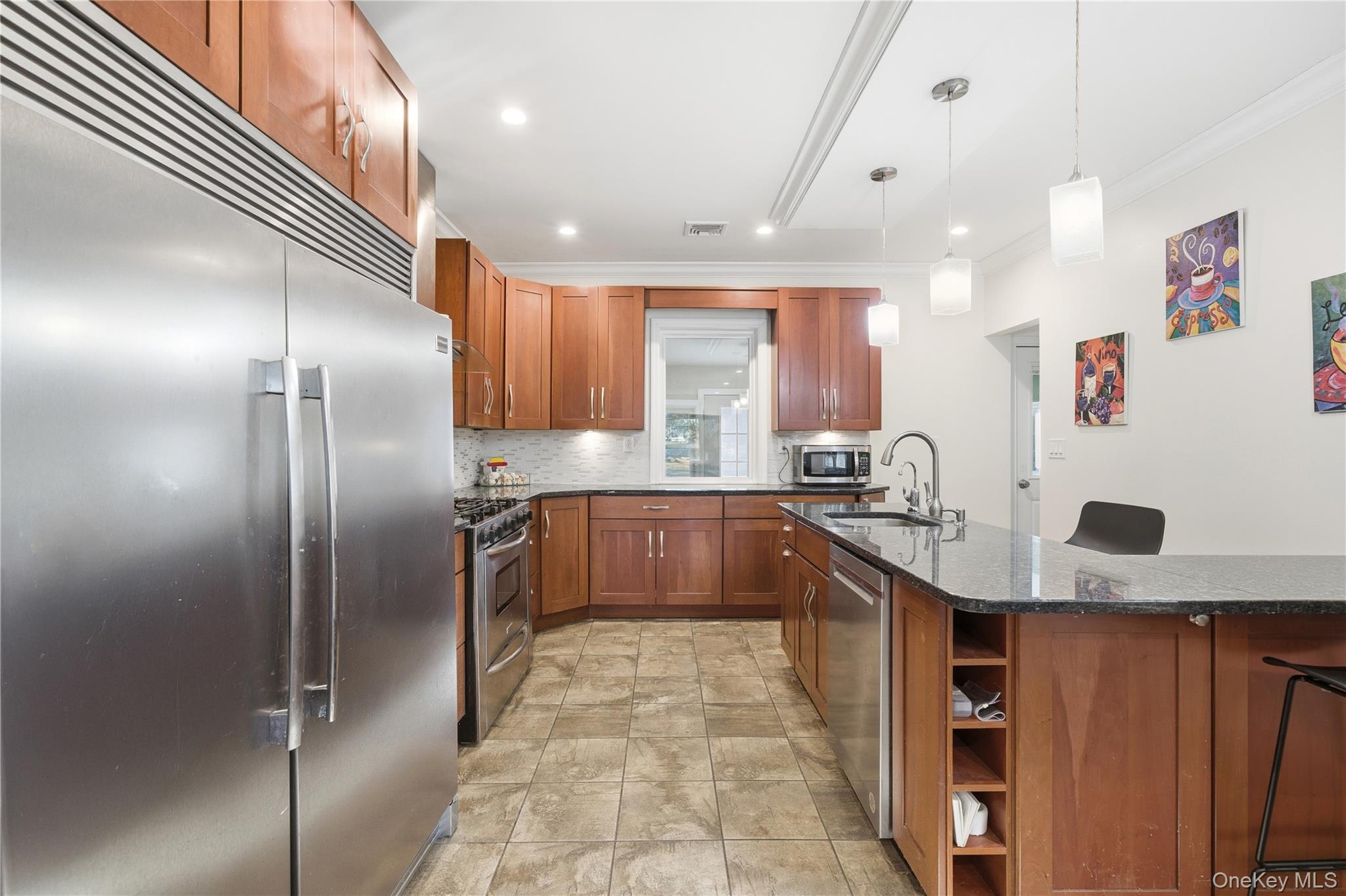 Single Family Side Suffolk County, NY 11792, MLS-951735-8