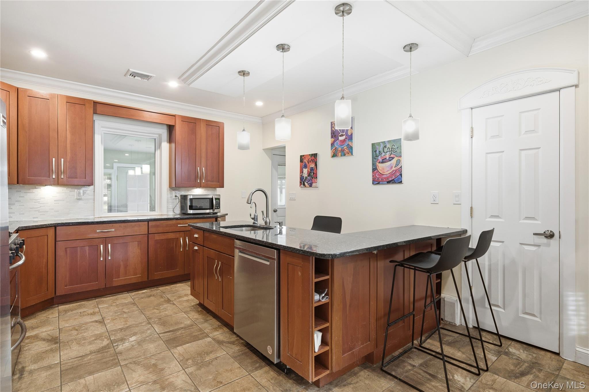 Single Family Side Suffolk County, NY 11792, MLS-951735-9