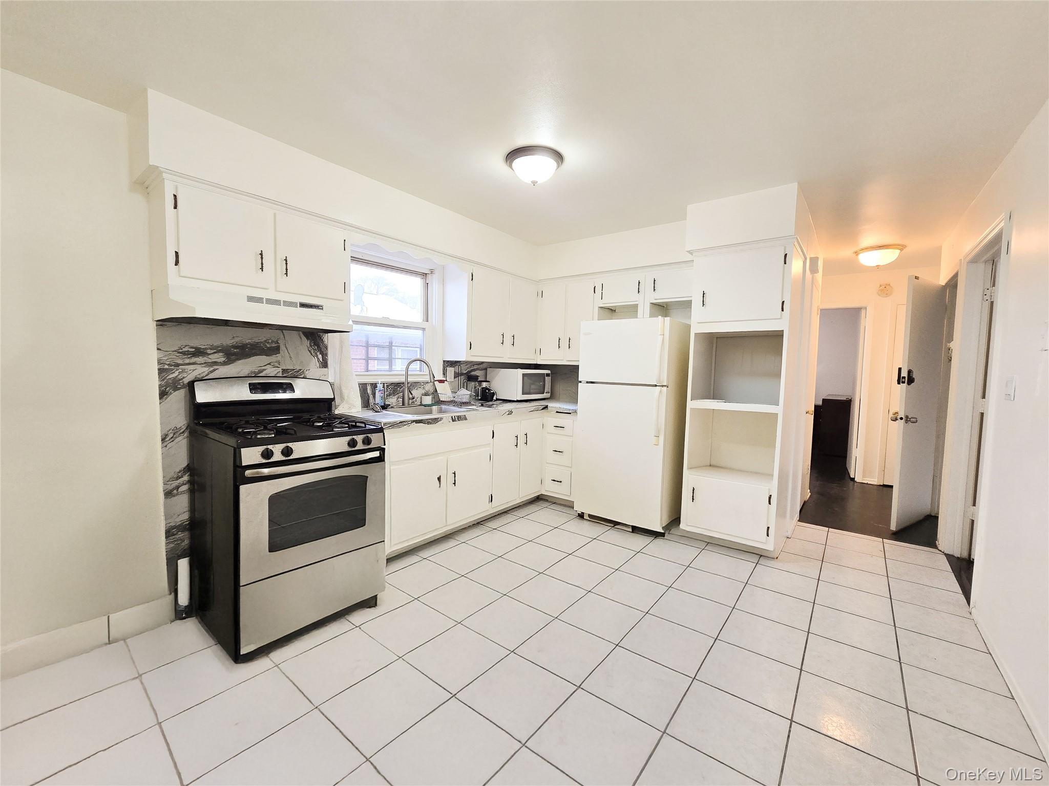 Single Family 95th  Queens, NY 11416, MLS-951811-8