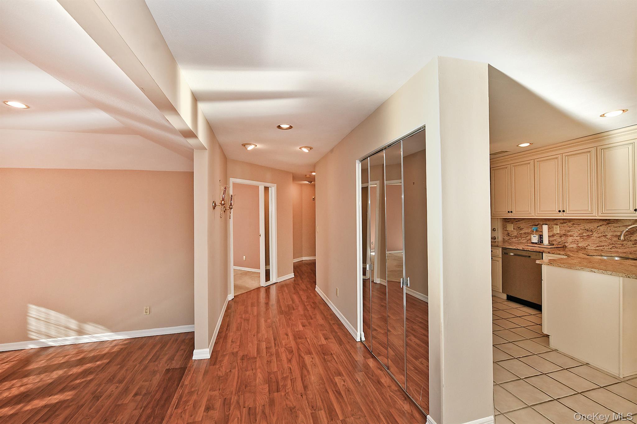Condo Lakebridge  Suffolk County, NY 11754, MLS-951819-10