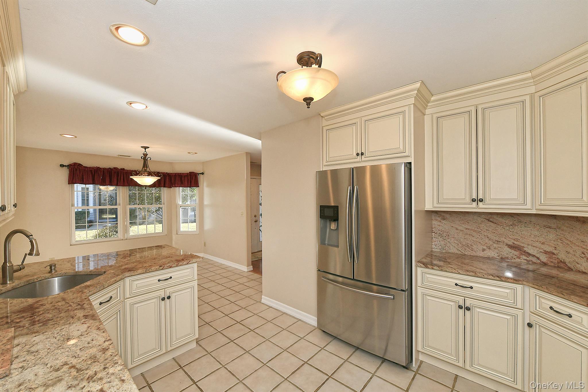 Condo Lakebridge  Suffolk County, NY 11754, MLS-951819-13