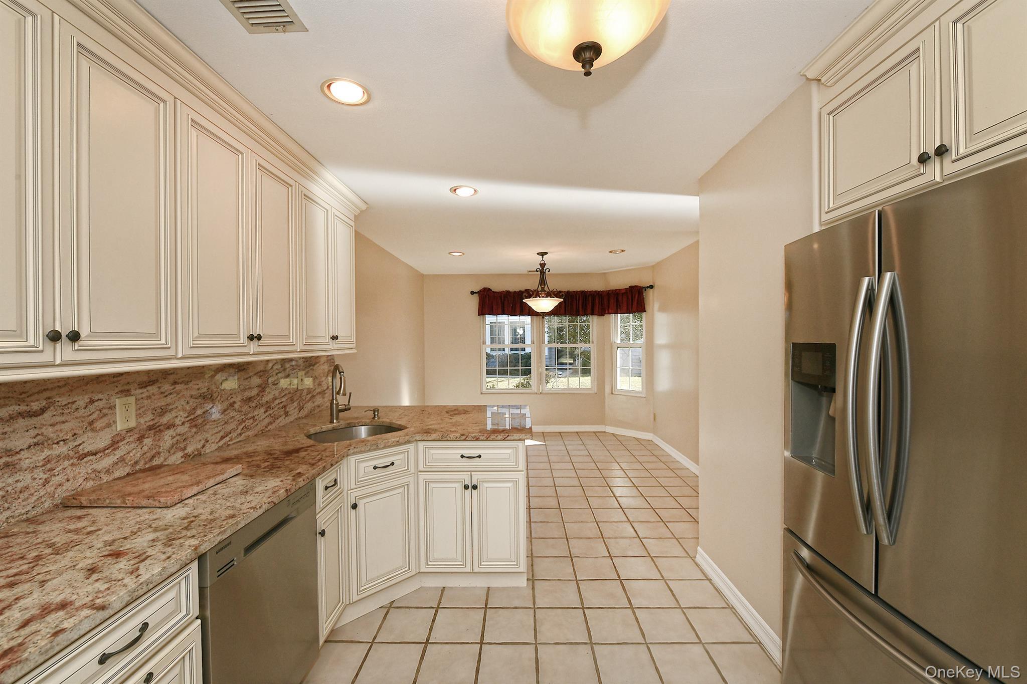 Condo Lakebridge  Suffolk County, NY 11754, MLS-951819-14