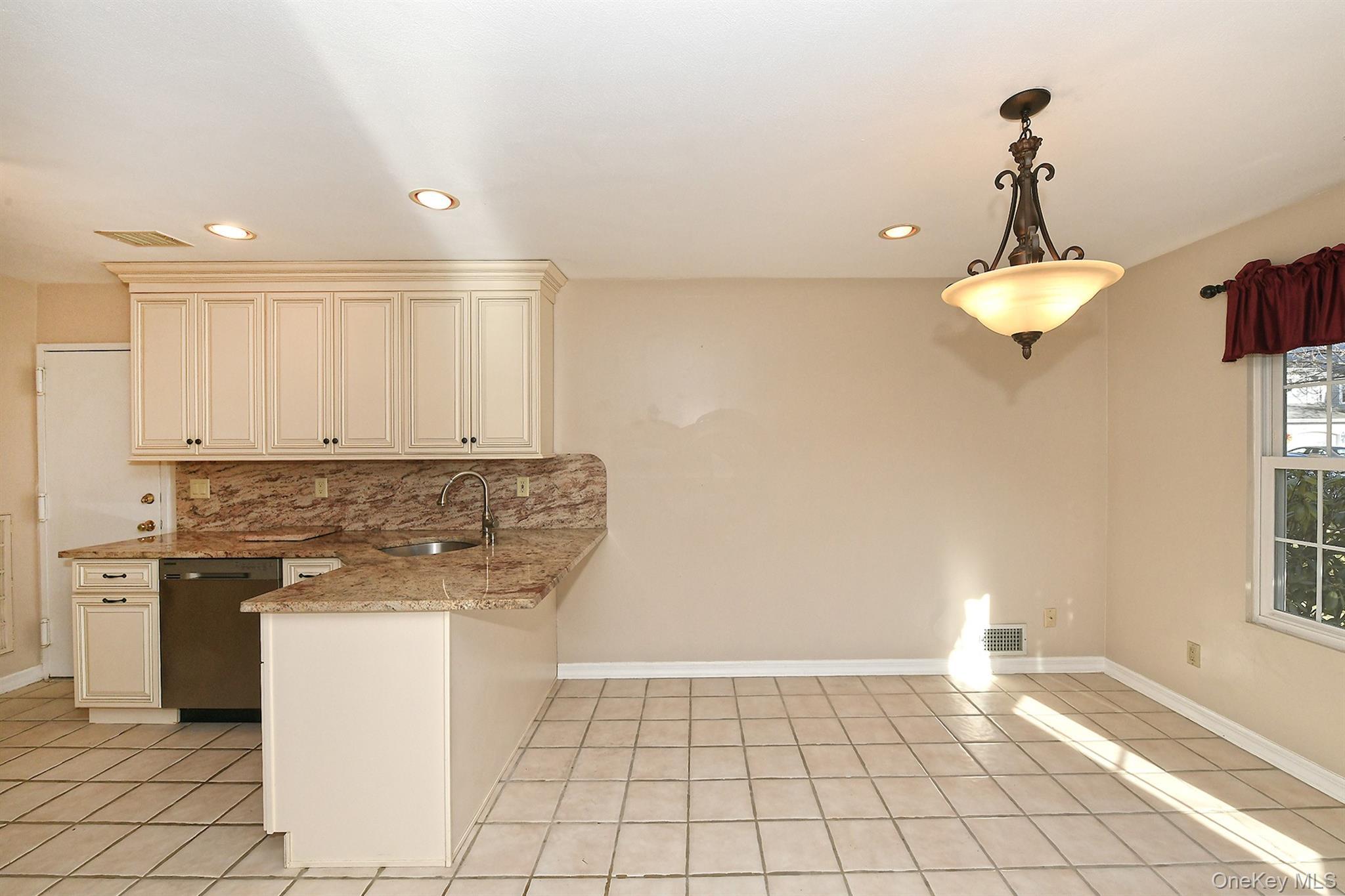 Condo Lakebridge  Suffolk County, NY 11754, MLS-951819-15