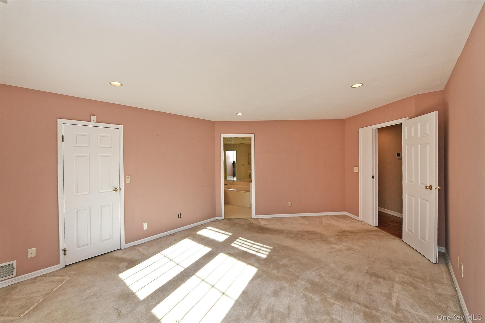 Condo Lakebridge  Suffolk County, NY 11754, MLS-951819-19