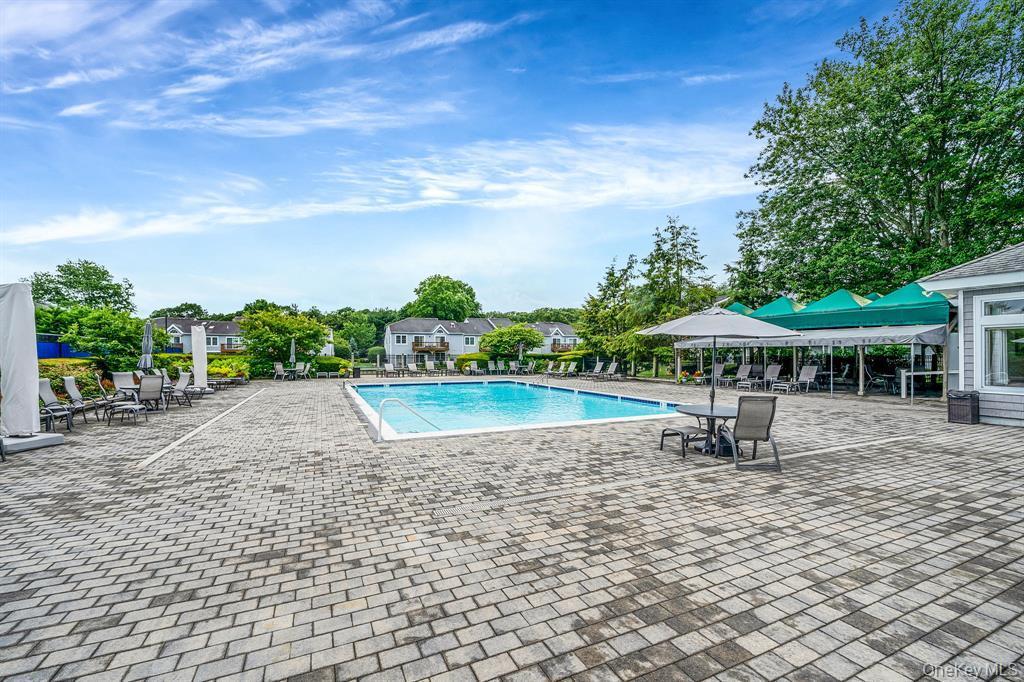 Condo Lakebridge  Suffolk County, NY 11754, MLS-951819-33