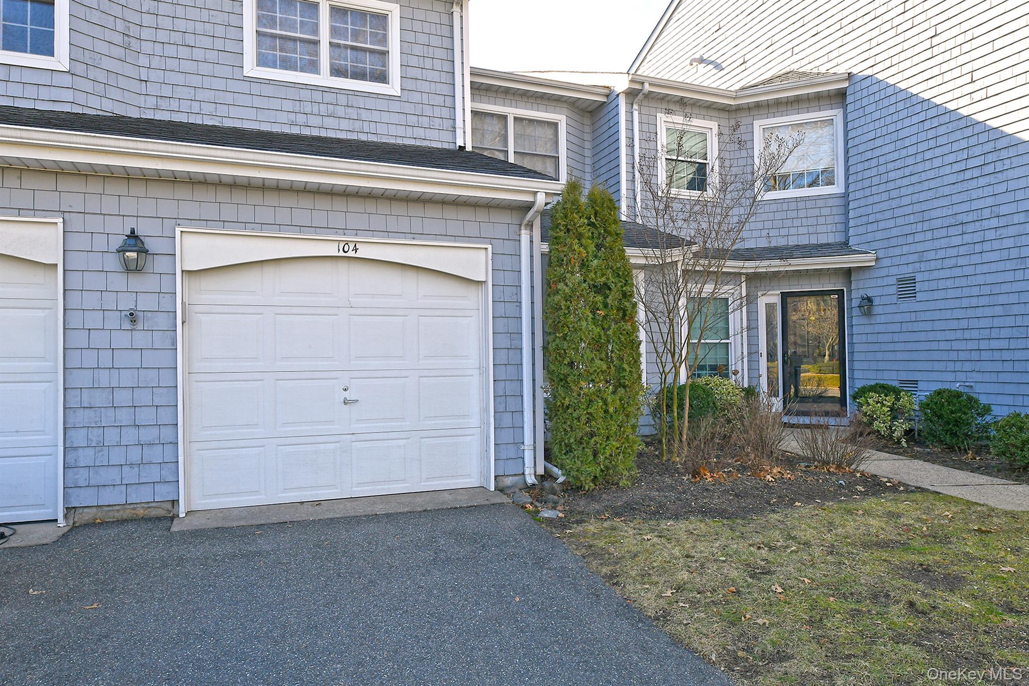 Condo Lakebridge  Suffolk County, NY 11754, MLS-951819-4