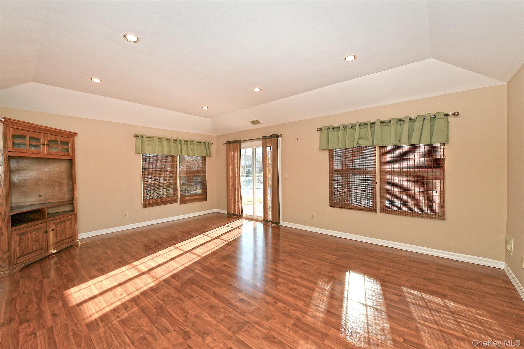 Condo Lakebridge  Suffolk County, NY 11754, MLS-951819-6