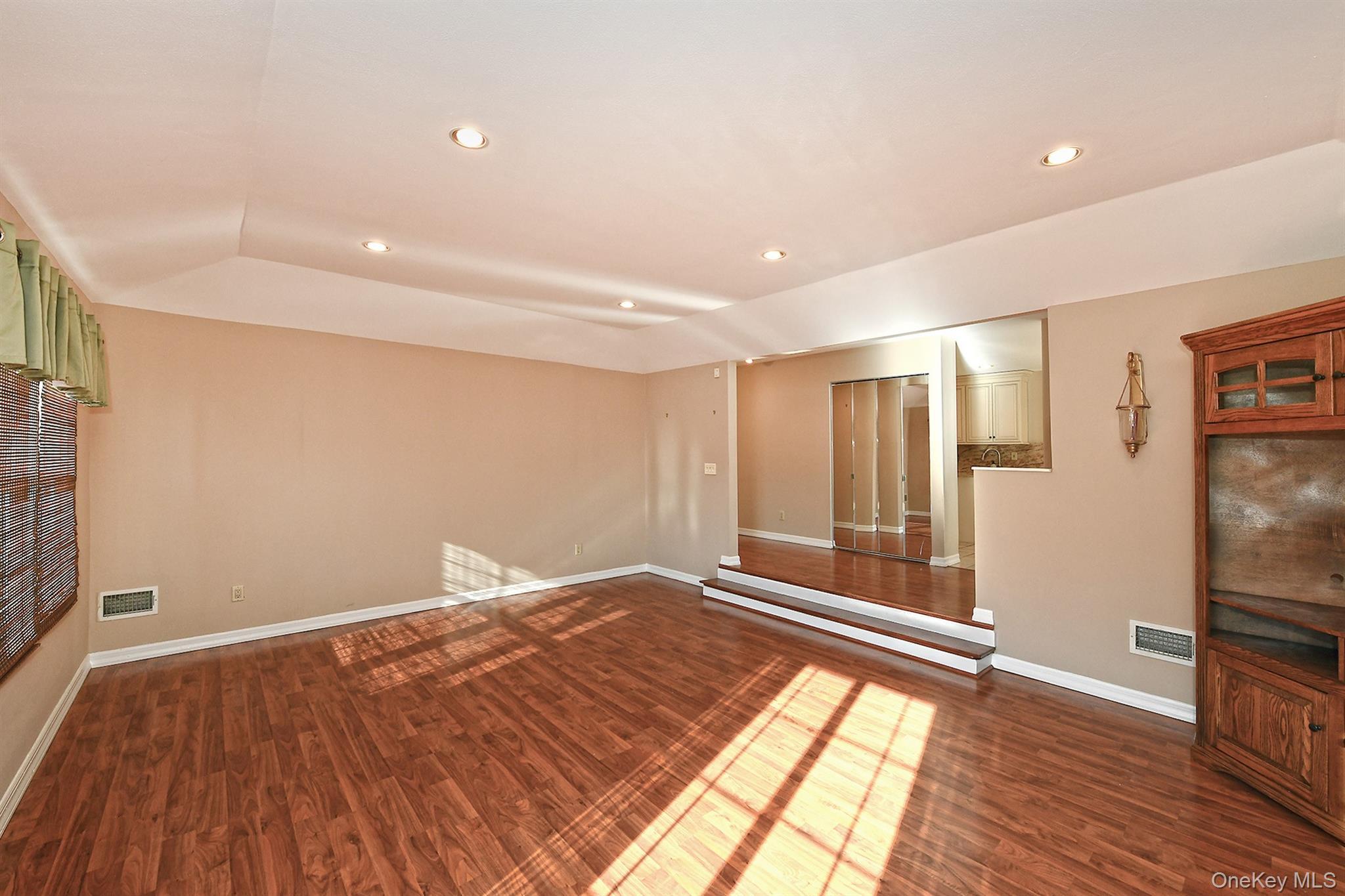 Condo Lakebridge  Suffolk County, NY 11754, MLS-951819-8