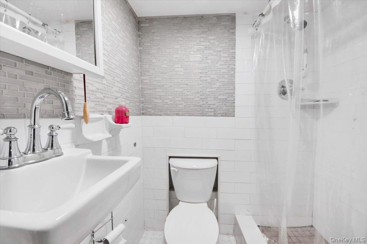 Single Family Pierce  Bronx, NY 10461, MLS-951843-28