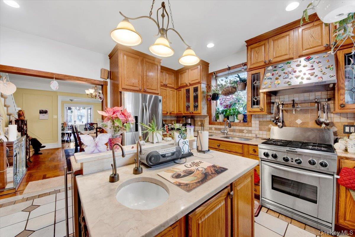 Single Family Pierce  Bronx, NY 10461, MLS-951843-8