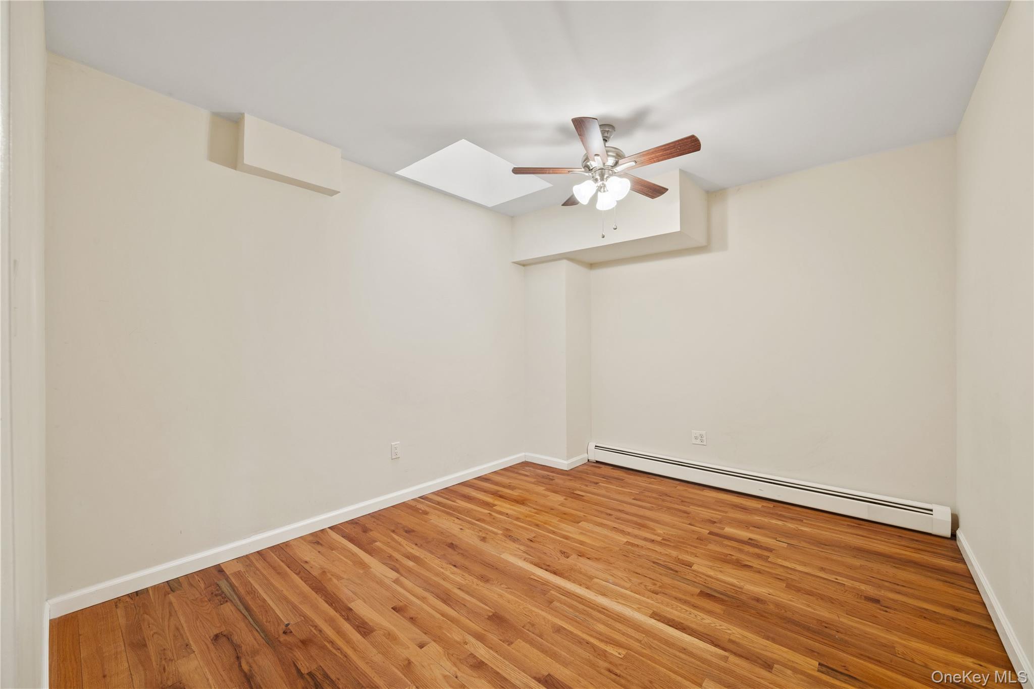 Condo Pennyfield Ave  Bronx, NY 10465, MLS-951891-12