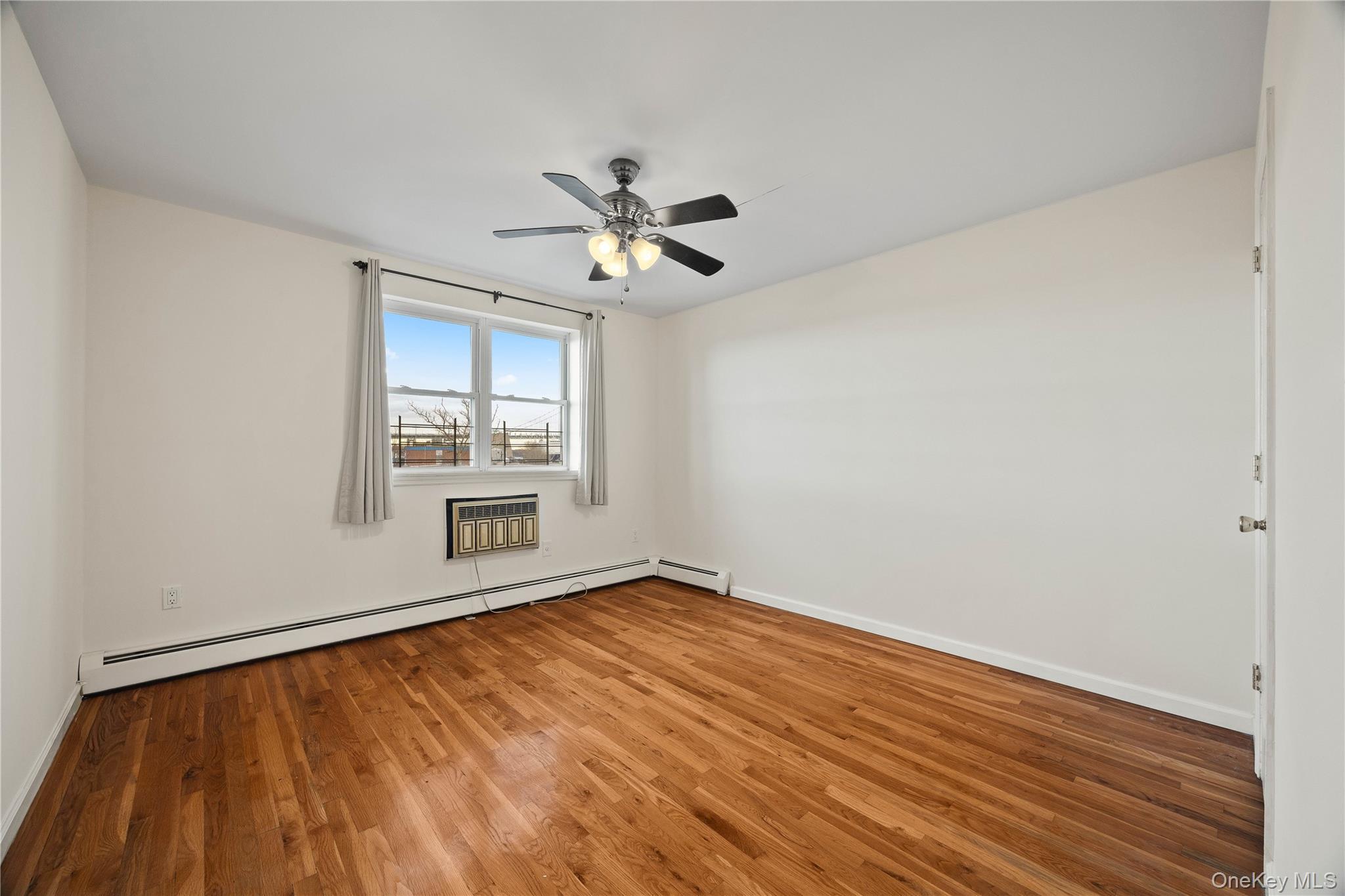 Condo Pennyfield Ave  Bronx, NY 10465, MLS-951891-15