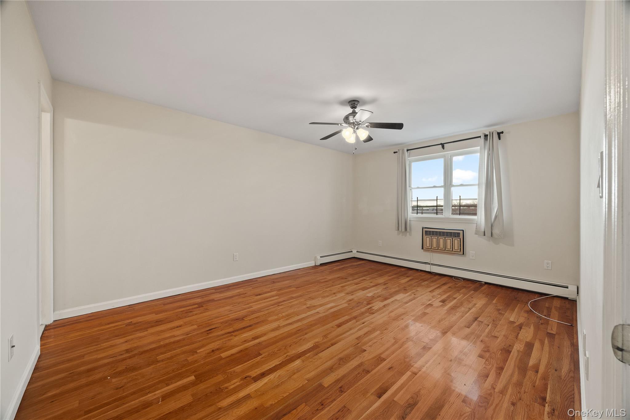 Condo Pennyfield Ave  Bronx, NY 10465, MLS-951891-17
