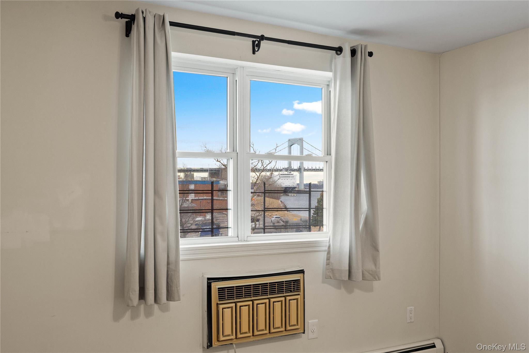 Condo Pennyfield Ave  Bronx, NY 10465, MLS-951891-20