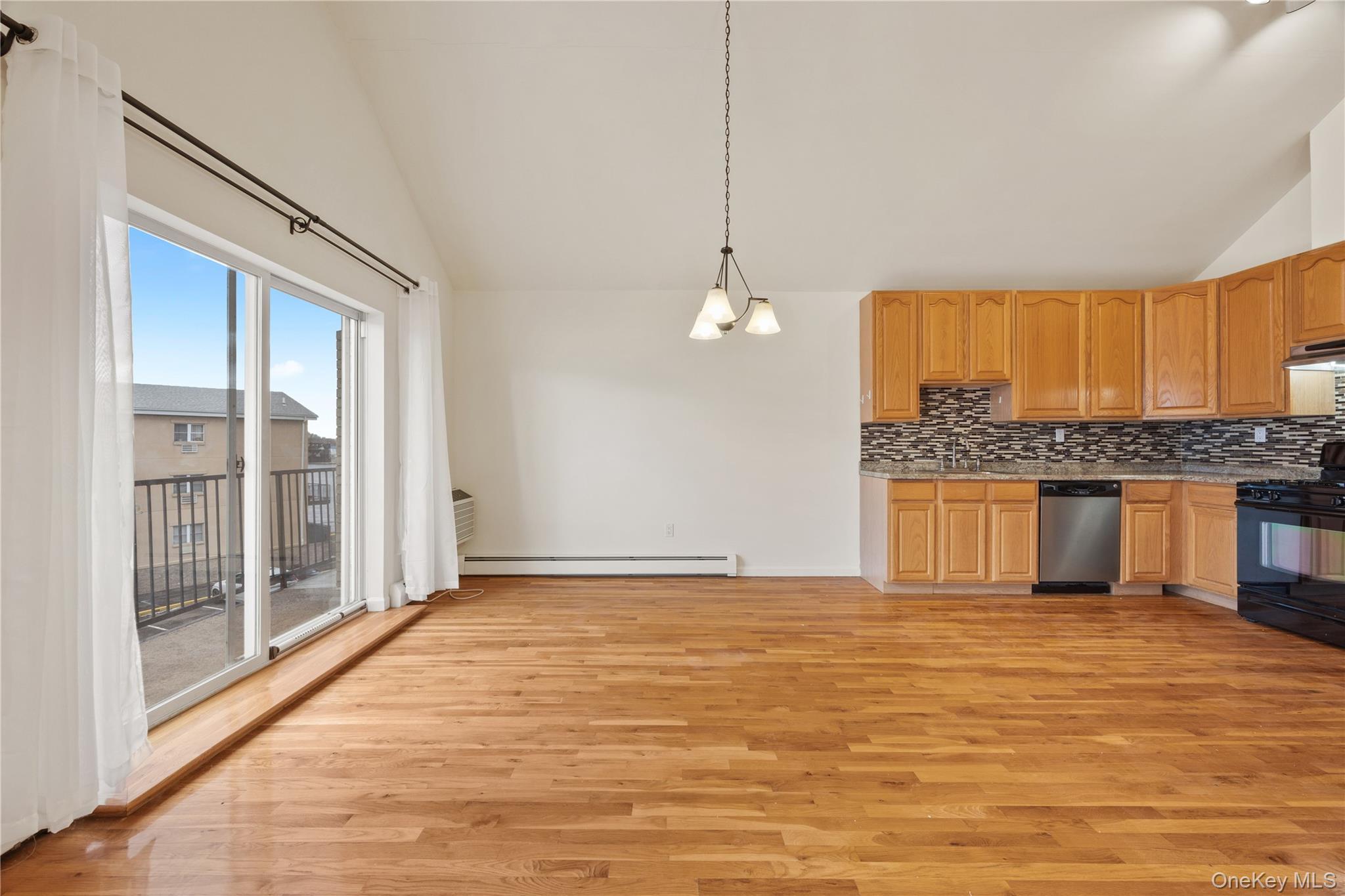 Condo Pennyfield Ave  Bronx, NY 10465, MLS-951891-5