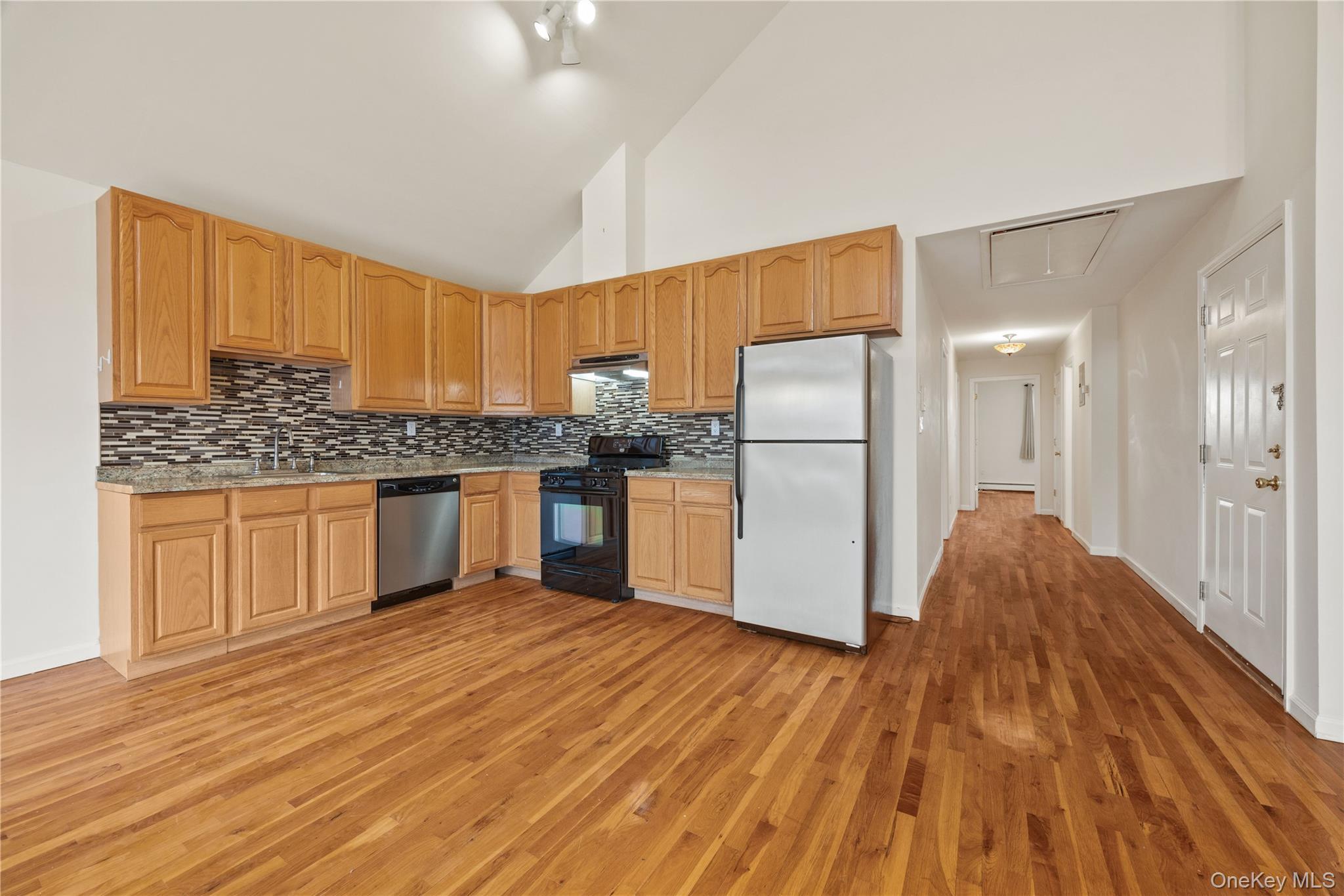 Condo Pennyfield Ave  Bronx, NY 10465, MLS-951891-6