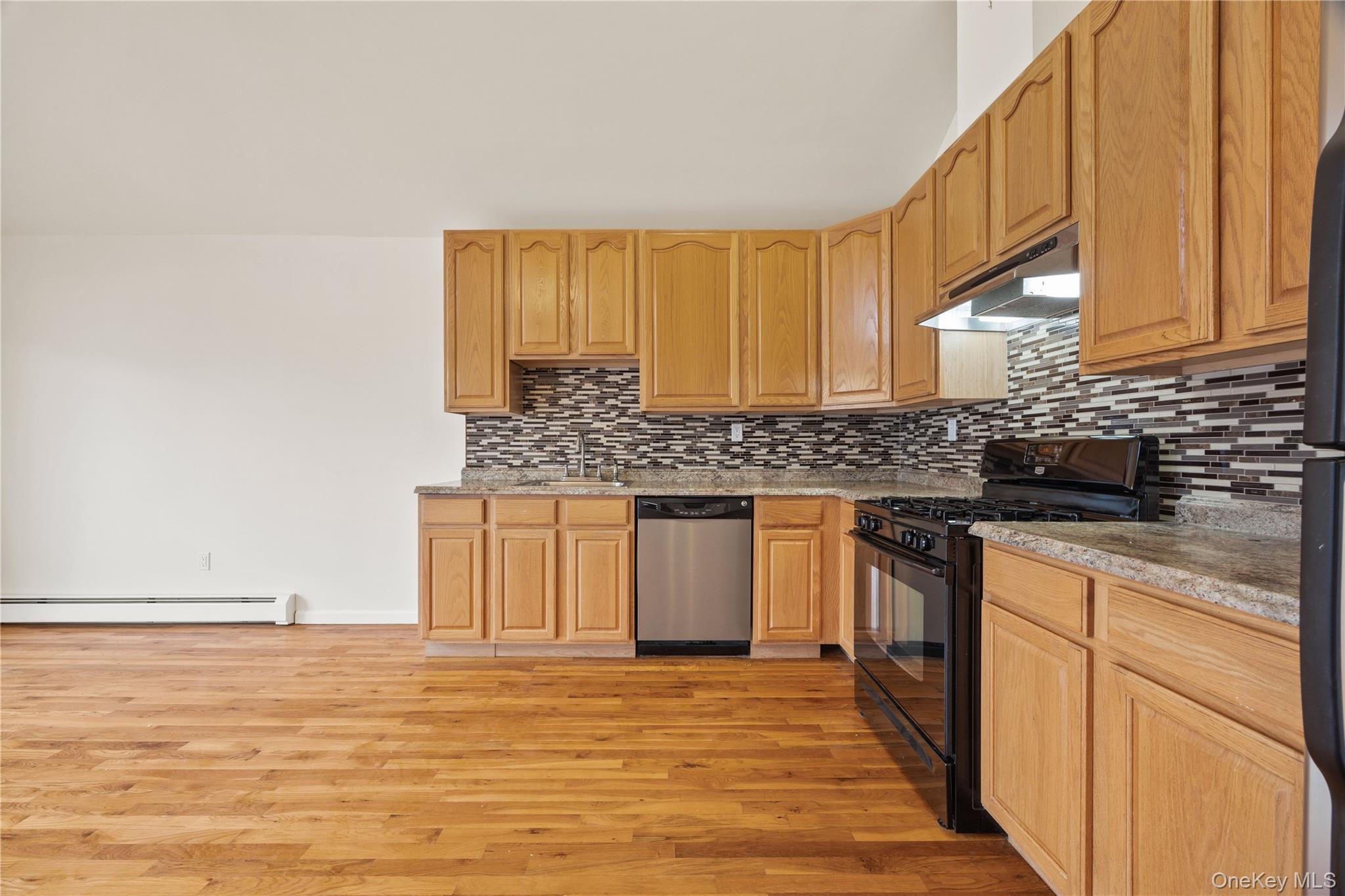 Condo Pennyfield Ave  Bronx, NY 10465, MLS-951891-8