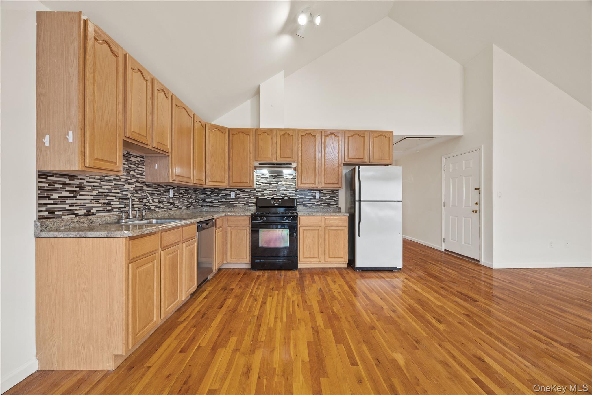 Condo Pennyfield Ave  Bronx, NY 10465, MLS-951891-9